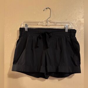 Lululemon Spring Break Away shorts sz 8